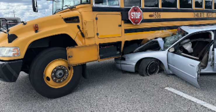 Motoristas continuam imprudentes perto de ônibus escolares, dizem autoridades