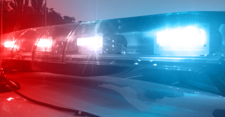 Mulher de 27 anos é acusada de empurrar idoso de 89 anos da cadeira de rodas e roubá-lo em Brownsville
