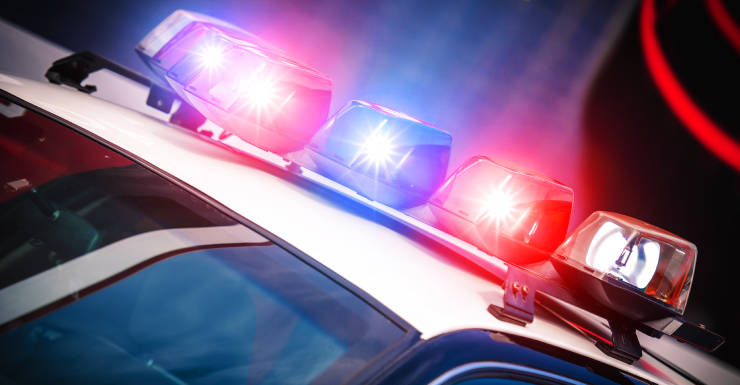 Namorada com histórico de violência é presa após supostamente agredir namorado