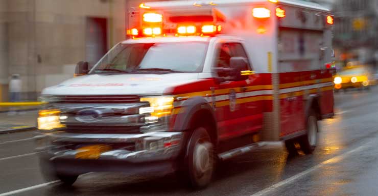 5 pessoas ficam feridas após colisão entre minivan e chefe dos bombeiros do Condado de Polk