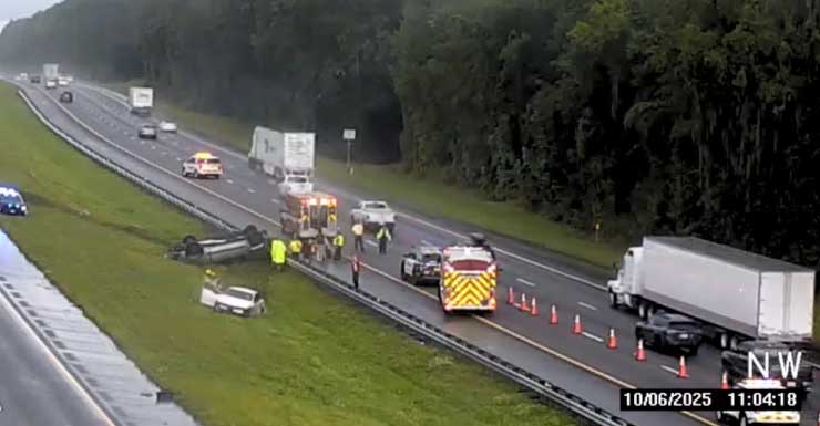Acidente com capotamento causa atrasos no tráfego na I-75 no Condado de Alachua