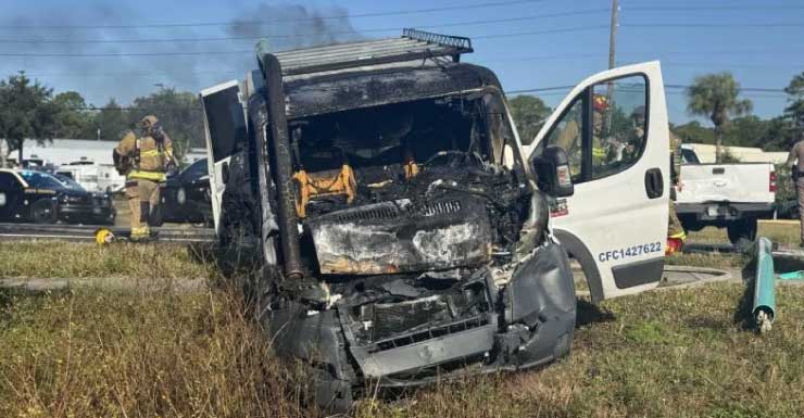 Acidente com cinco carros causa incêndio e grandes atrasos em via movimentada de Brooksville