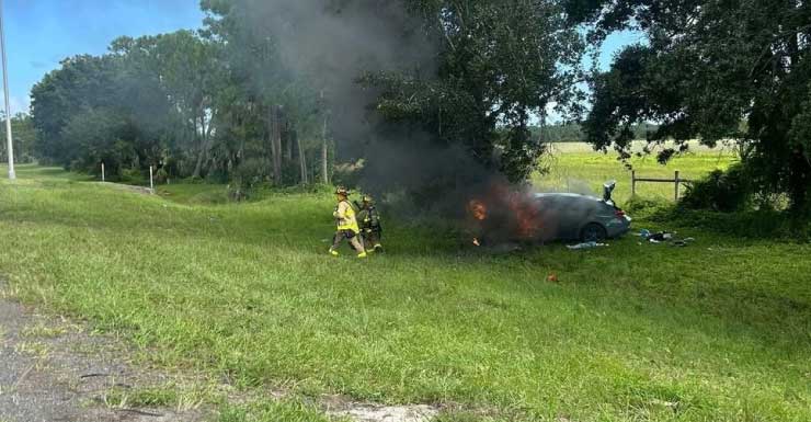 Acidente com incêndio na I-95 Norte em Martin County leva uma pessoa ao hospital