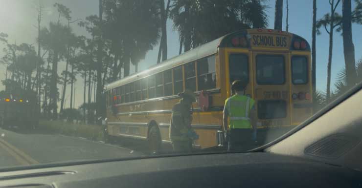 Acidente com ônibus escolar em Panama City causa atrasos no tráfego; ferimentos leves foram registrados