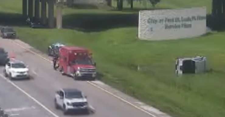 Acidente com vários veículos causa congestionamento de 3 km na Turnpike da Flórida perto de Port St. Lucie