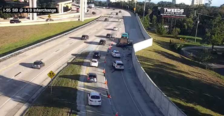 Acidente na I-10 Leste em Duval County bloqueia faixa de saída para a I-95 Sul