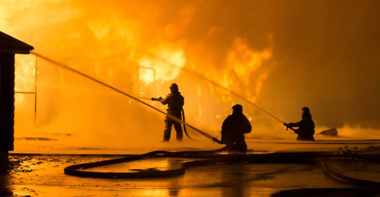 Equipes controlam incêndio em prédio de North Bay Village; nenhum ferido