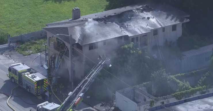Incêndio atinge prédio residencial em Opa-locka