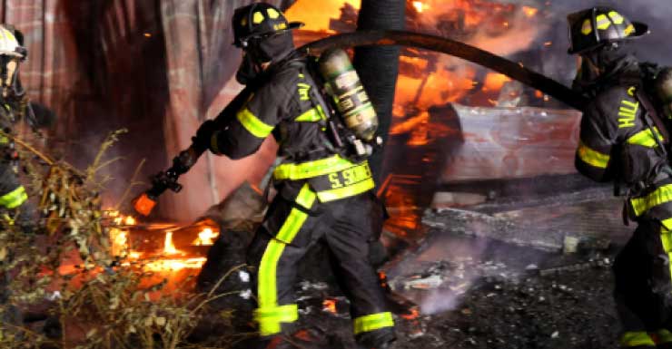 Incêndio destrói casa pré-fabricada em Ruskin HCFR