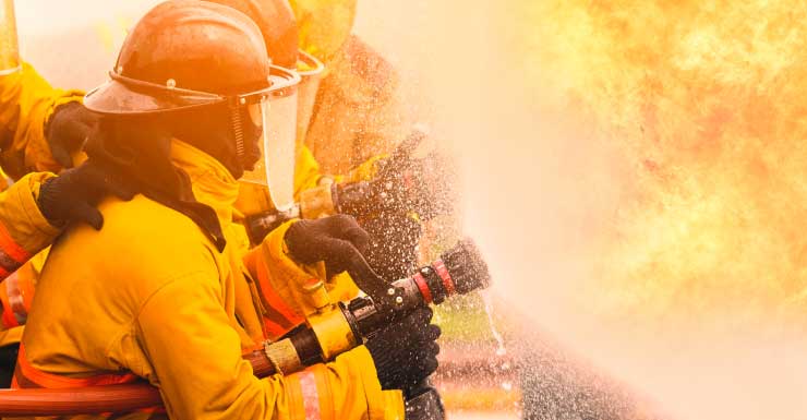 Incêndio em trailer deixa pessoas desalojadas em Miami-Dade, diz equipe de resgate