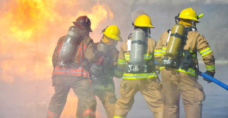 Menino de 10 anos sofre queimaduras graves após incêndio em casa em Clearwater
