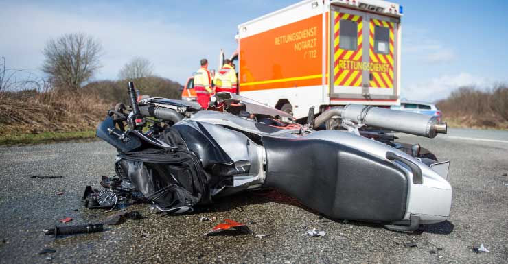 Motociclista de 20 anos morre em acidente em St. Petersburg