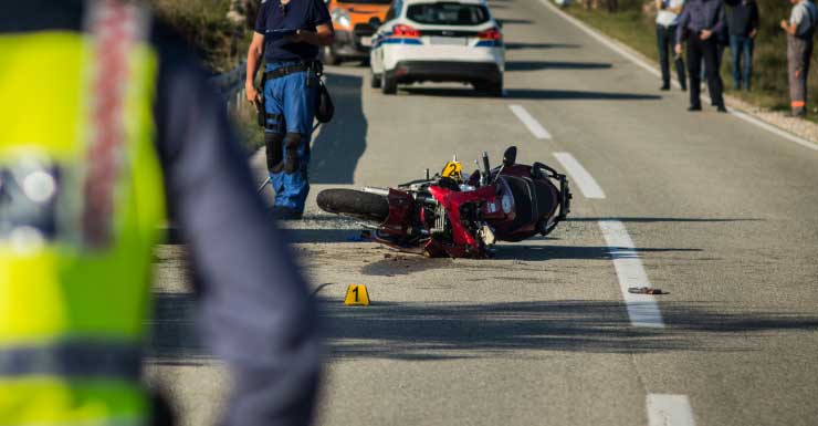 Motociclista é atropelado por caminhonete em Miami