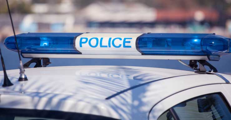 Mulher armada com barra de ferro e estilete ataca homem em parque de Wildwood