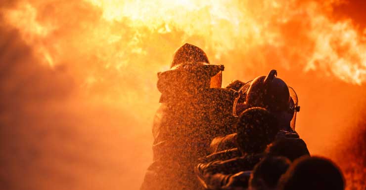 Nenhum ferido após incêndio destruir residência em Margate