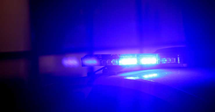 Pedestre ferida em atropelamento com fuga em Cape Coral; jovem motorista preso por deixar o local