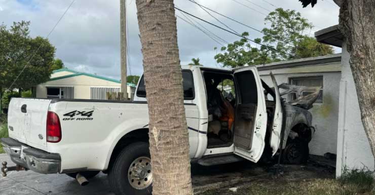 Policial de Riviera Beach ajuda a salvar família adormecida após incêndio em caminhonete em frente à casa