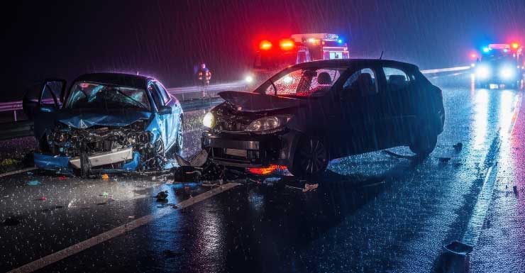 Policial fica ferido após motorista atravessar faixas para pegar vaga de estacionamento em Palm Beach