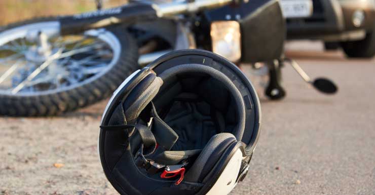 SUV colide com 2 motocicletas em acidente de fuga na Dunlawtown Avenue em Port Orange