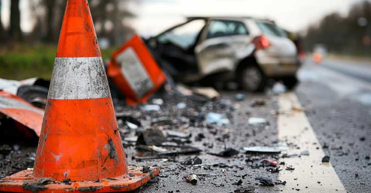 Todas as faixas da SR-16 próximas à Clay High School são bloqueadas em ambos os sentidos após colisão frontal fatal