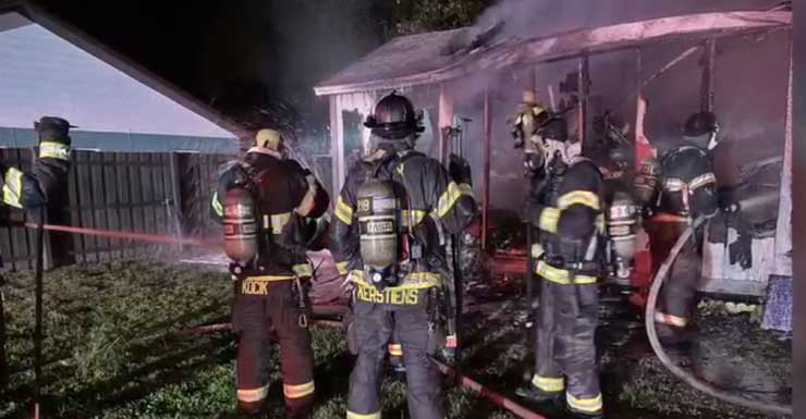 Uma pessoa fica ferida em incêndio em galpão na madrugada em Belleview