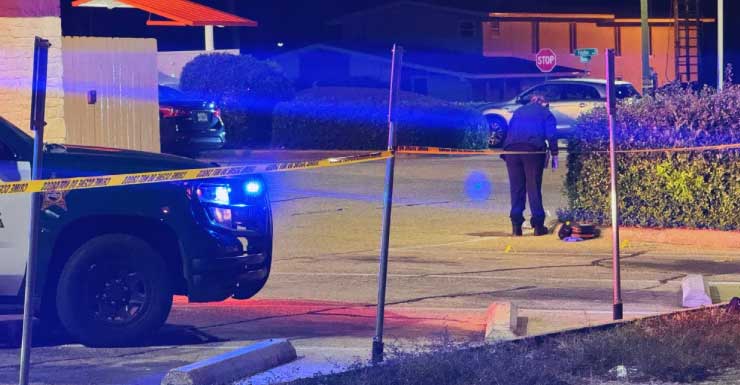 ATUALIZAÇÃO 2 pessoas hospitalizadas após troca de tiros em estacionamento do Whataburger no Condado de Escambia