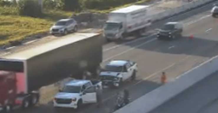 Acidente na Turnpike sentido norte em Lake Worth causa atrasos no trânsito