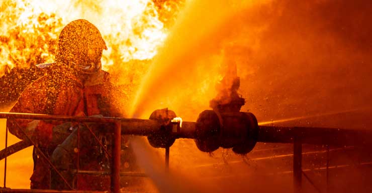 Bombeiros extinguem incêndio em trailer em Fort Lauderdale; ninguém ficou ferido