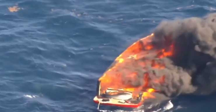 Equipes apagam incêndio em barco na costa de Hallandale Beach; bom samaritano relata resgate dos ocupantes