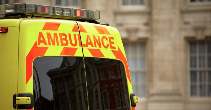 Gêmeos de 4 anos são baleados e ficam em estado crítico dentro de casa no Condado de Orange; pais são presos