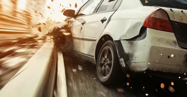 Homem é preso após colidir contra barreira de concreto na U.S. 19