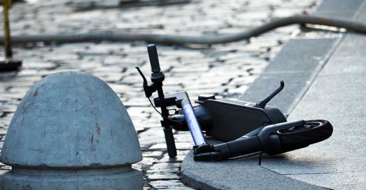 Homem em scooter elétrica morre em acidente de carro na Hwy 98