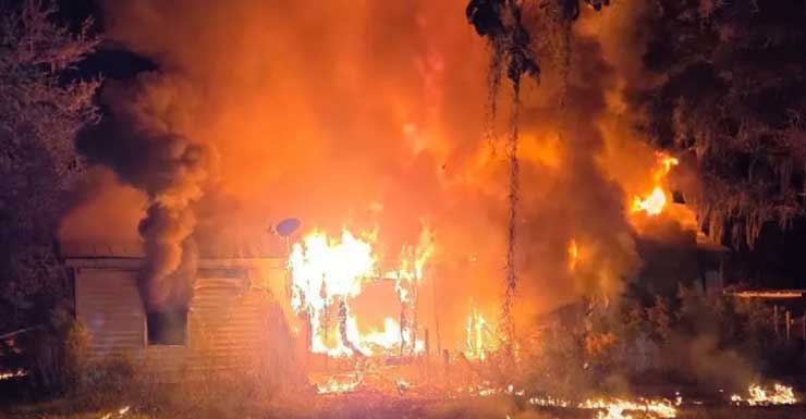 Incêndio atinge casa móvel desocupada em Crystal River, segundo Corpo de Bombeiros do Condado de Citrus