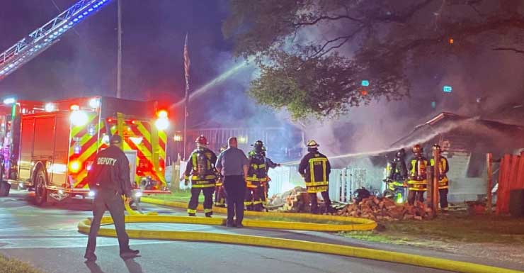 Incêndio danifica casa na Perdido Street em Escambia County; moradores escapam em segurança