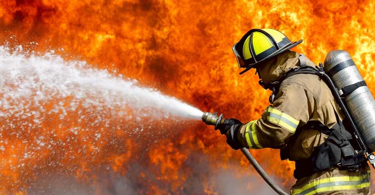 Incêndio intenso em posto de gasolina em Jacksonville envolvendo SUV é registrado em vídeo “Achamos que ia explodir”