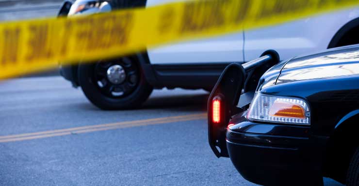 Mulher baleada no braço por delegado durante abordagem de trânsito em Fort Myers dirige até hospital