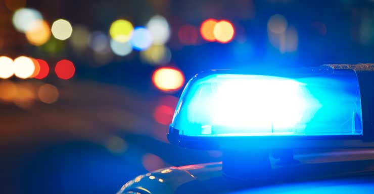 Namorada é acusada de invadir casa do namorado e agredi-lo