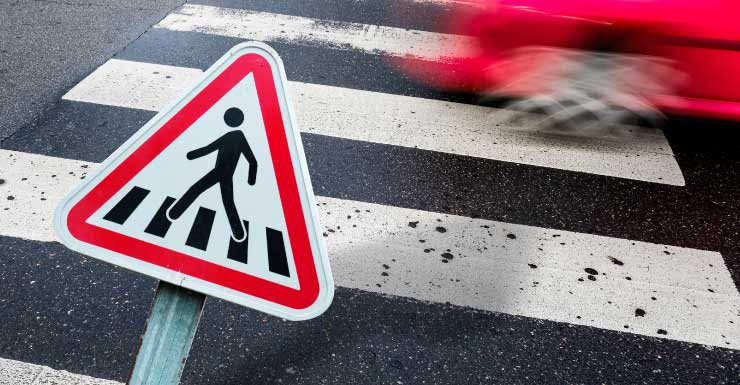 Pedestre morre em acidente que fechou pistas norte da Turnpike da Flórida, diz FHP