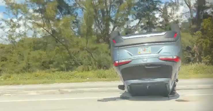 SUV capota em acidente em West Palm Beach; uma pessoa hospitalizada