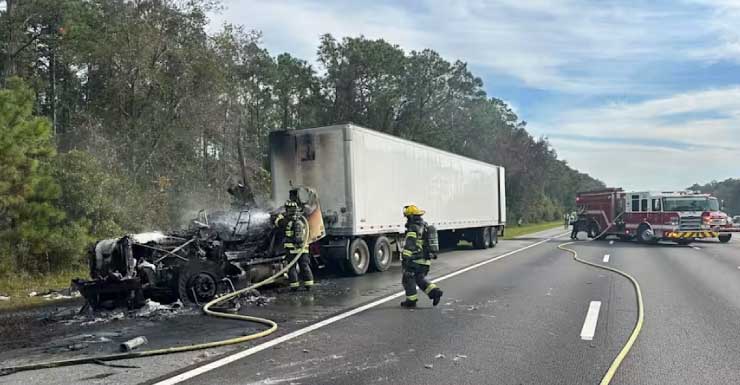 Todas as faixas reabertas na I-95 Norte em St. Johns County após incêndio em caminhão