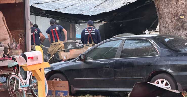 5 adultos e 1 criança ficam desabrigados após incêndio em casa móvel em Englewood