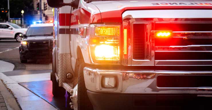 Criança é transportada de helicóptero para hospital após cair de veículo em movimento no Condado de Charlotte