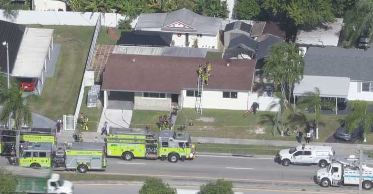 Detetives de incêndio investigam fogo em residência no sudoeste de Miami-Dade que deixou 2 hospitalizados
