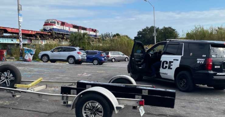 Homem é atingido por trem no viaduto da 17th Avenue, próximo à Graffiti Bridge, em Pensacola