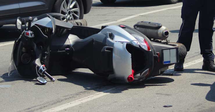 Homem em scooter morre em St. Cloud após ser atingido várias vezes; polícia procura veículos suspeitos