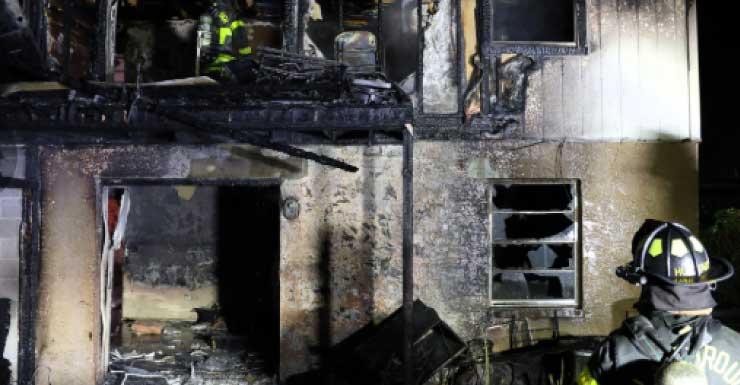 Incêndio atinge prédio de apartamentos em Tampa HCFR