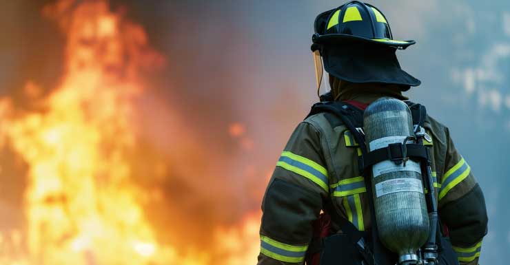 Incêndio em garagem força moradores a evacuar casa em Lithia