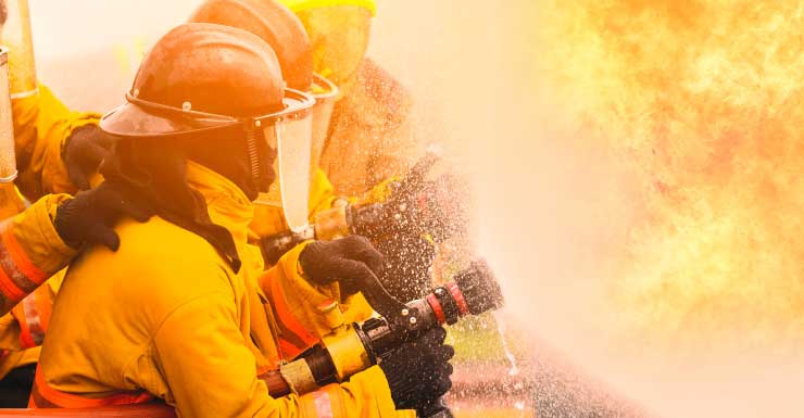 Incêndio em residência no norte de Naples foi causado por bateria antiga de painéis solares