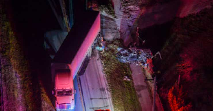Interseção da Slater Rd. com Shelby Ln. reabre após acidente envolvendo 2 veículos