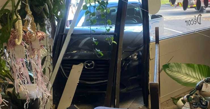 Motorista de 82 anos invade loja em Jensen Beach, sem feridos